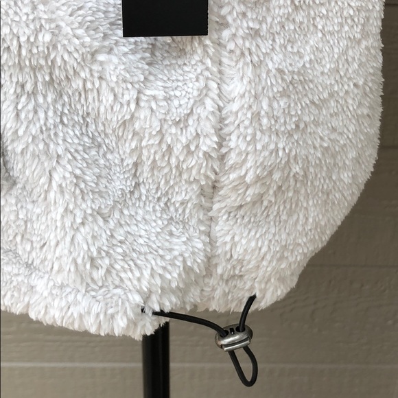 Doe & Rae Fuzzy Pullover - Picture 5 of 8